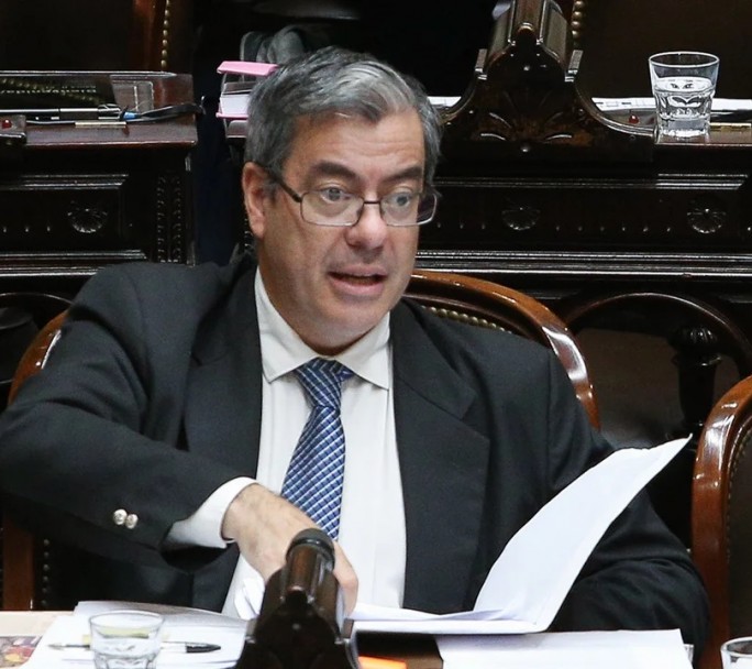 Martínez califica de "inconcebible" la falta de definición de diputados sobre el veto al Garrahan y a las universidades